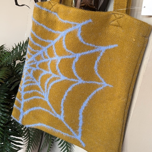 NWT Urban Outfitters Ellie Icon Knit Tote Chartreuse Spider Web Shoulder Bag - Picture 5 of 16